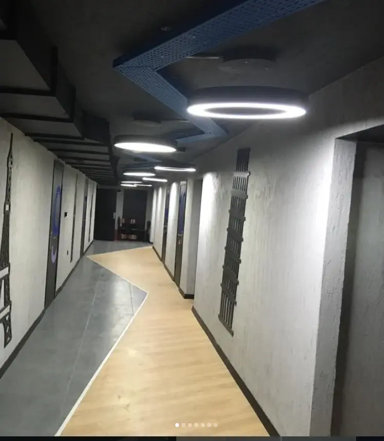Koridor mimari LED halkalar